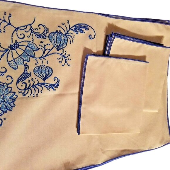 Handmade Cloth Placemat Cream 12 x 16 4 Embroidered Corner & 4 Plain Napkins 12 - Picture 1 of 11